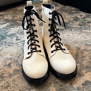 Time and Tru White lace up boots size 10 NWOT